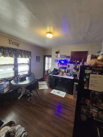 1722 S Layton BOULEVARD, Milwaukee, WI 53215