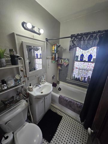 1722 S Layton BOULEVARD, Milwaukee, WI 53215