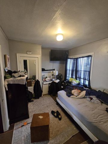 1722 S Layton BOULEVARD, Milwaukee, WI 53215