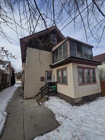 1722 S Layton BOULEVARD, Milwaukee, WI 53215
