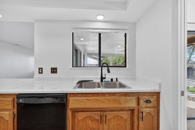 2867 Camulos Way, Redding, CA 96002