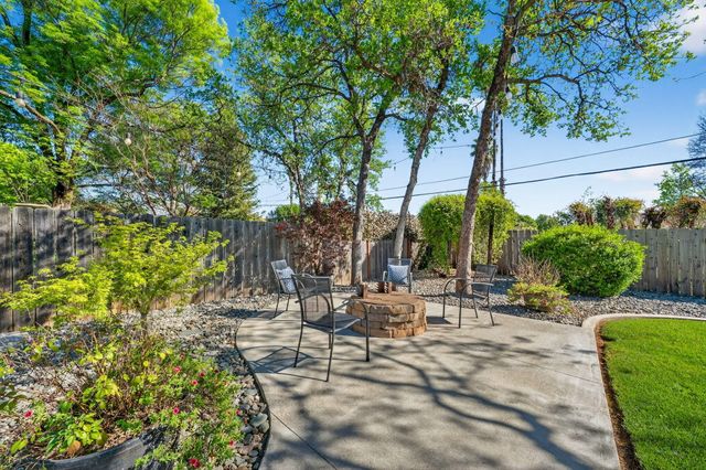 2867 Camulos Way, Redding, CA 96002