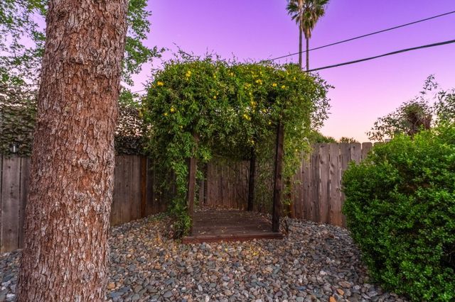 2867 Camulos Way, Redding, CA 96002