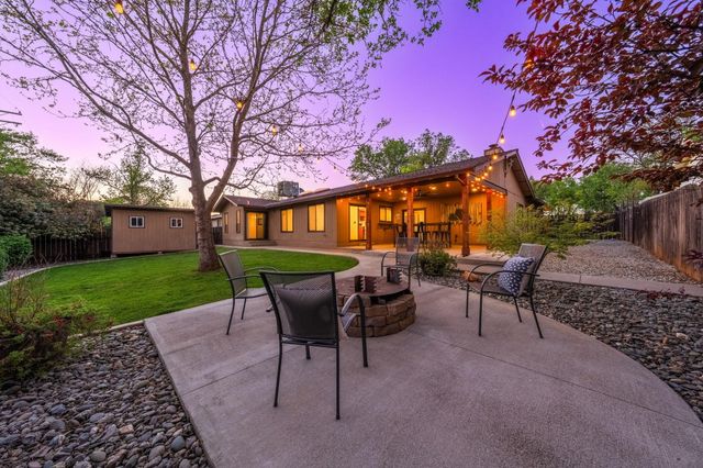 2867 Camulos Way, Redding, CA 96002