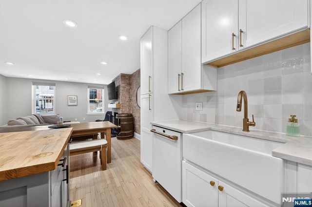 112 Bloomfield Street 1, Hoboken, NJ 07030
