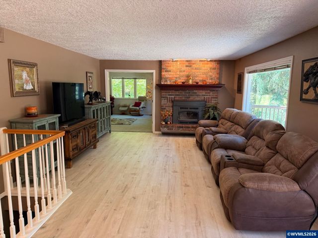 6135 Skyline Rd S, Salem, OR 97306