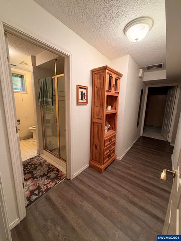 6135 Skyline Rd S, Salem, OR 97306