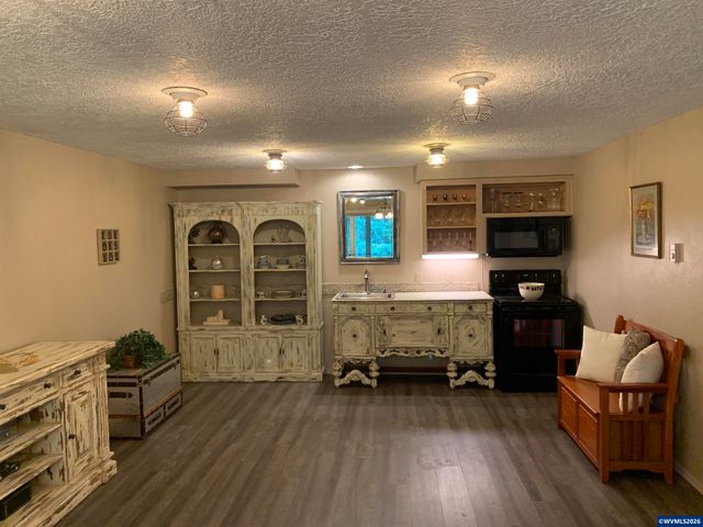 6135 Skyline Rd S, Salem, OR 97306