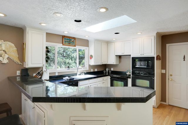 6135 Skyline Rd S, Salem, OR 97306