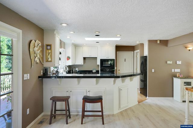 6135 Skyline Rd S, Salem, OR 97306