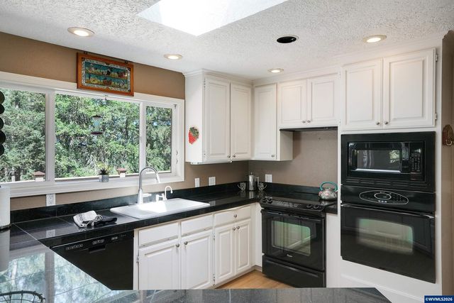 6135 Skyline Rd S, Salem, OR 97306