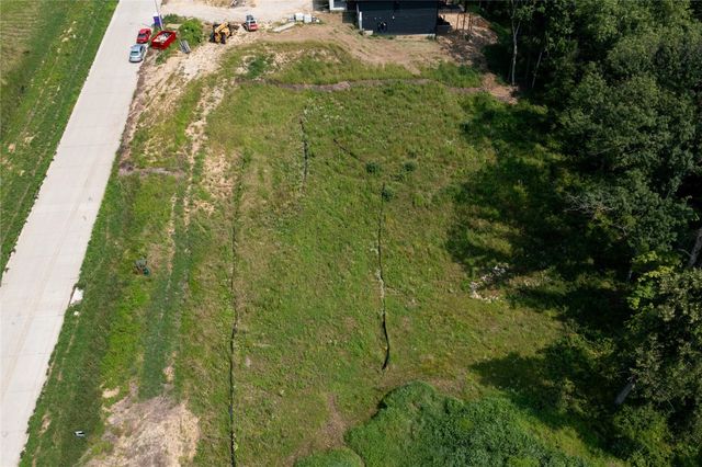 5309 Seminole Valley Trail NE, Cedar Rapids, IA 52411