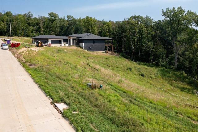 5309 Seminole Valley Trail NE, Cedar Rapids, IA 52411