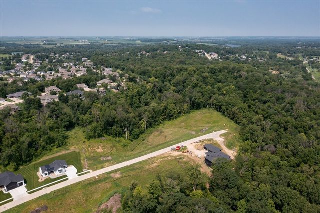 5309 Seminole Valley Trail NE, Cedar Rapids, IA 52411