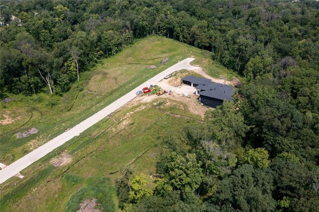 5309 Seminole Valley Trail NE, Cedar Rapids, IA 52411