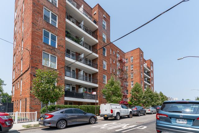 8470 129th St Apt 5R, New York City, NY 11415