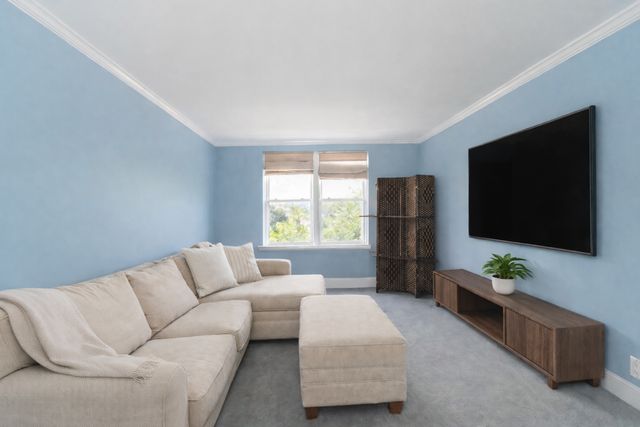 8470 129th St Apt 5R, New York City, NY 11415