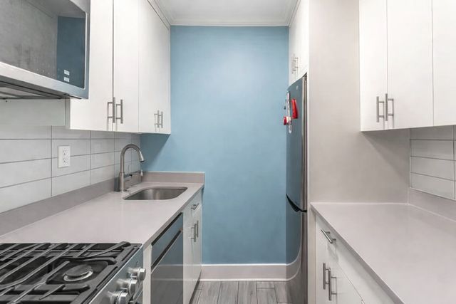 8470 129th St Apt 5R, New York City, NY 11415