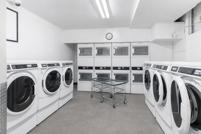 8470 129th St Apt 5R, New York City, NY 11415