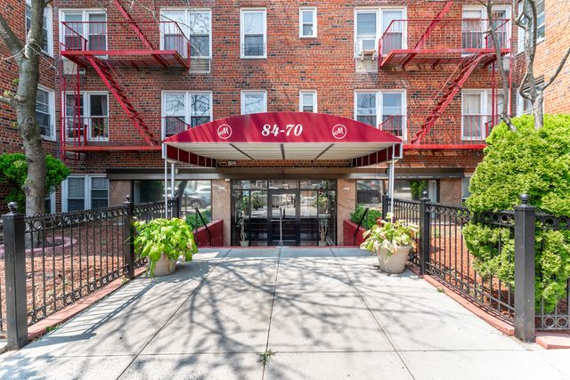 8470 129th St Apt 5R, New York City, NY 11415