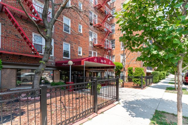 8470 129th St Apt 5R, New York City, NY 11415