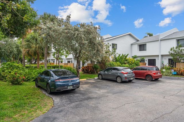 2116 NE 44TH Street, Lighthouse Point, FL 33064