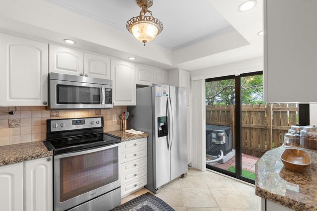 2116 NE 44TH Street, Lighthouse Point, FL 33064