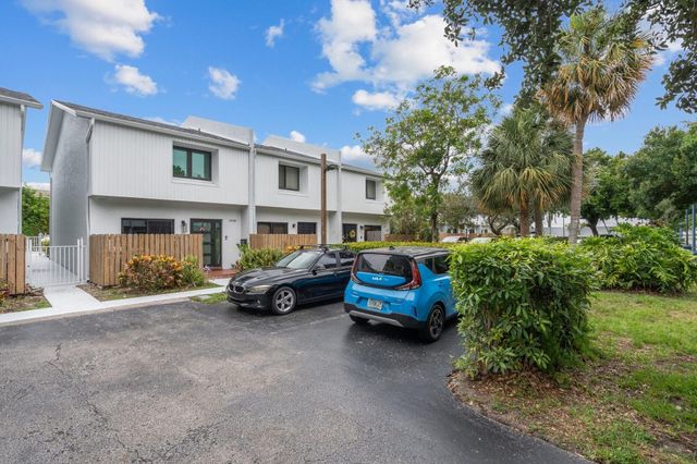 2116 NE 44TH Street, Lighthouse Point, FL 33064