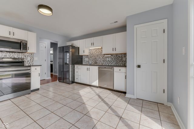 1023 Quarterhorse Run, Bargersville, IN 46106