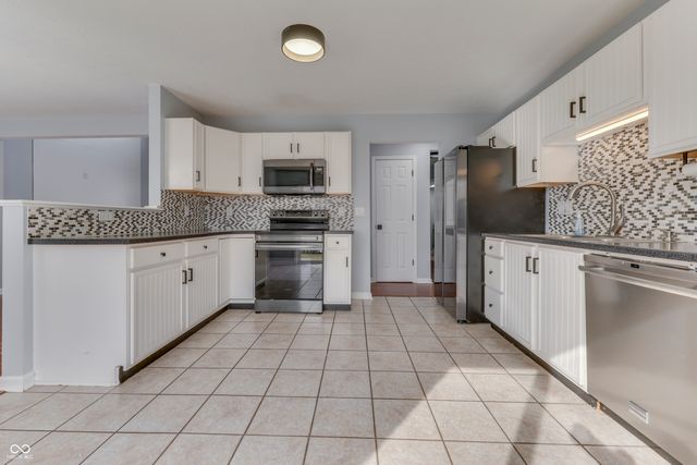 1023 Quarterhorse Run, Bargersville, IN 46106