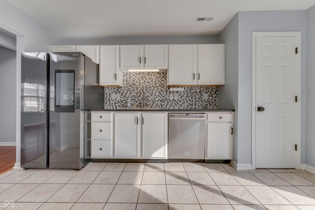 1023 Quarterhorse Run, Bargersville, IN 46106