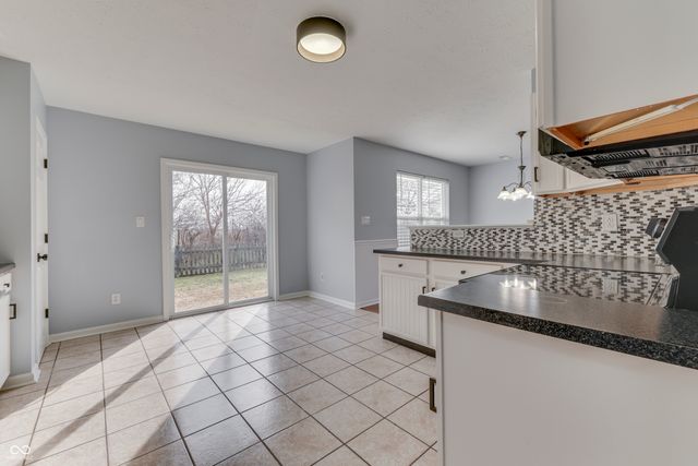 1023 Quarterhorse Run, Bargersville, IN 46106