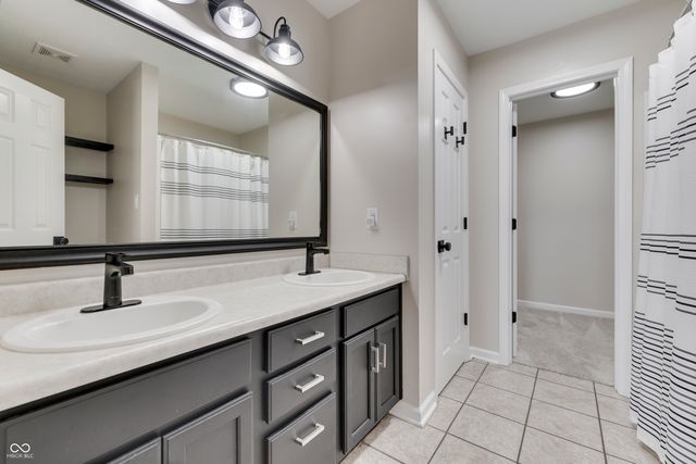 1023 Quarterhorse Run, Bargersville, IN 46106