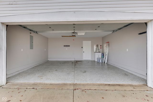 1023 Quarterhorse Run, Bargersville, IN 46106