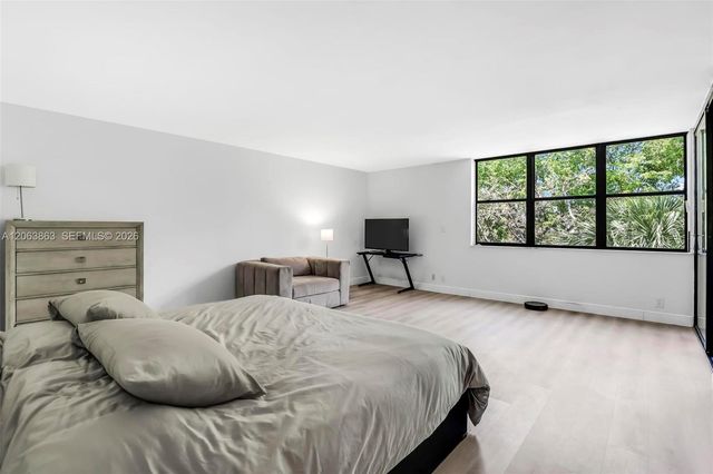 3350 NE 192nd Street 4Q-B, Aventura, FL 33180