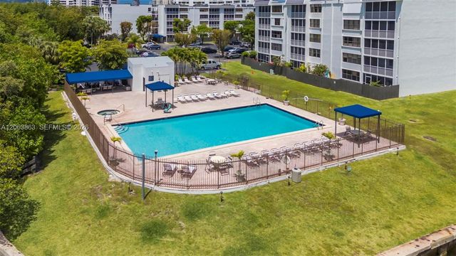 3350 NE 192nd Street 4Q-B, Aventura, FL 33180