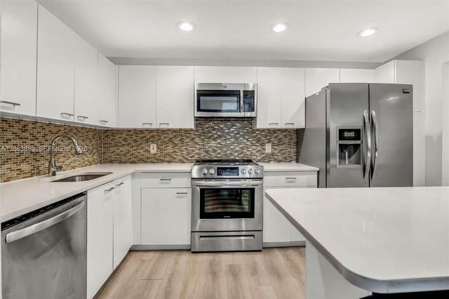 3350 NE 192nd Street 4Q-B, Aventura, FL 33180