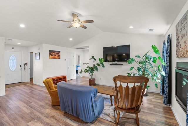 513 Barnum Drive, Phoenix, OR 97535