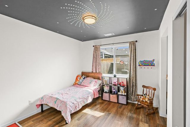 513 Barnum Drive, Phoenix, OR 97535