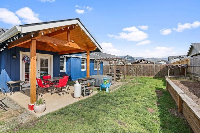 513 Barnum Drive, Phoenix, OR 97535