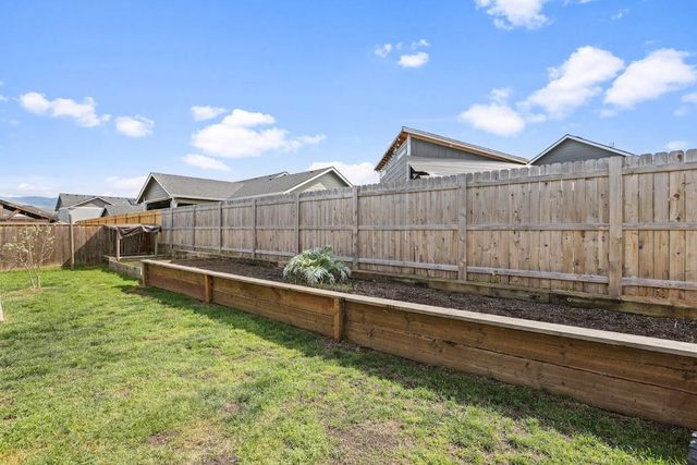 513 Barnum Drive, Phoenix, OR 97535