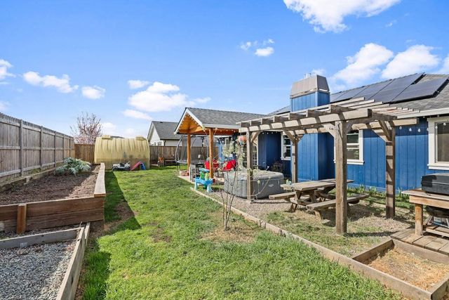 513 Barnum Drive, Phoenix, OR 97535