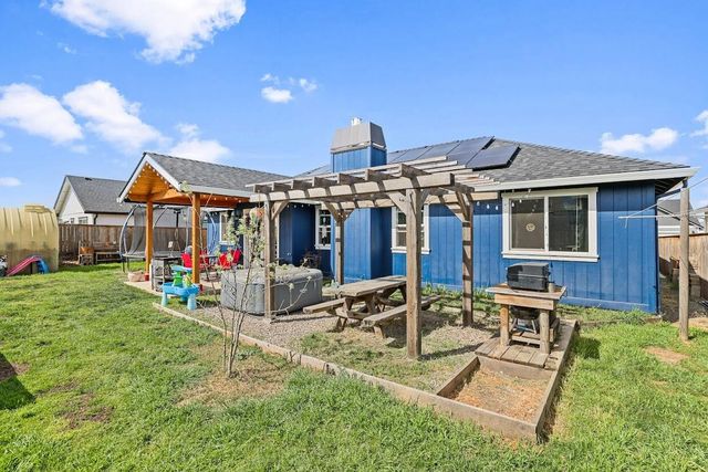 513 Barnum Drive, Phoenix, OR 97535