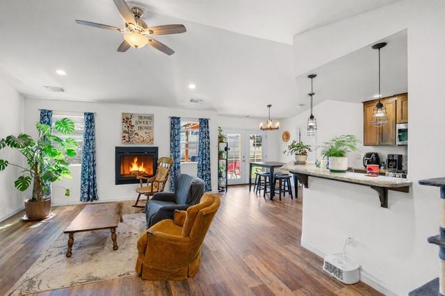 513 Barnum Drive, Phoenix, OR 97535