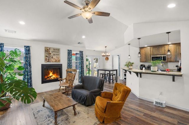 513 Barnum Drive, Phoenix, OR 97535