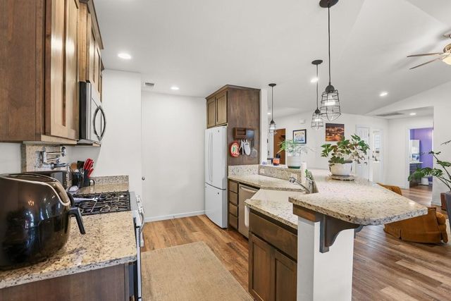 513 Barnum Drive, Phoenix, OR 97535