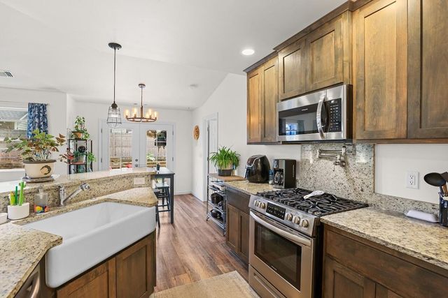 513 Barnum Drive, Phoenix, OR 97535