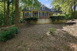 4927 Castlewood Drive SW, Lilburn, GA 30047