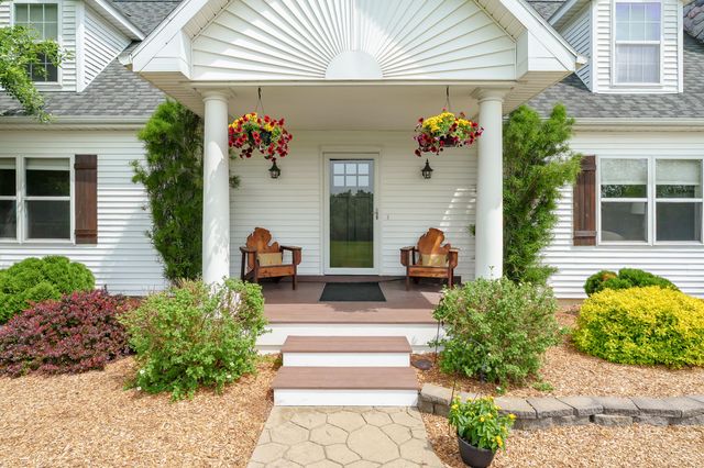 39166 36th Avenue, Paw Paw, MI 49079