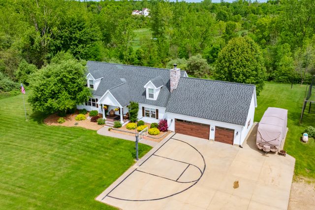 39166 36th Avenue, Paw Paw, MI 49079